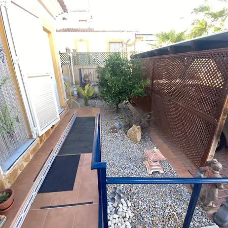 Detached With Private Pool فيلة